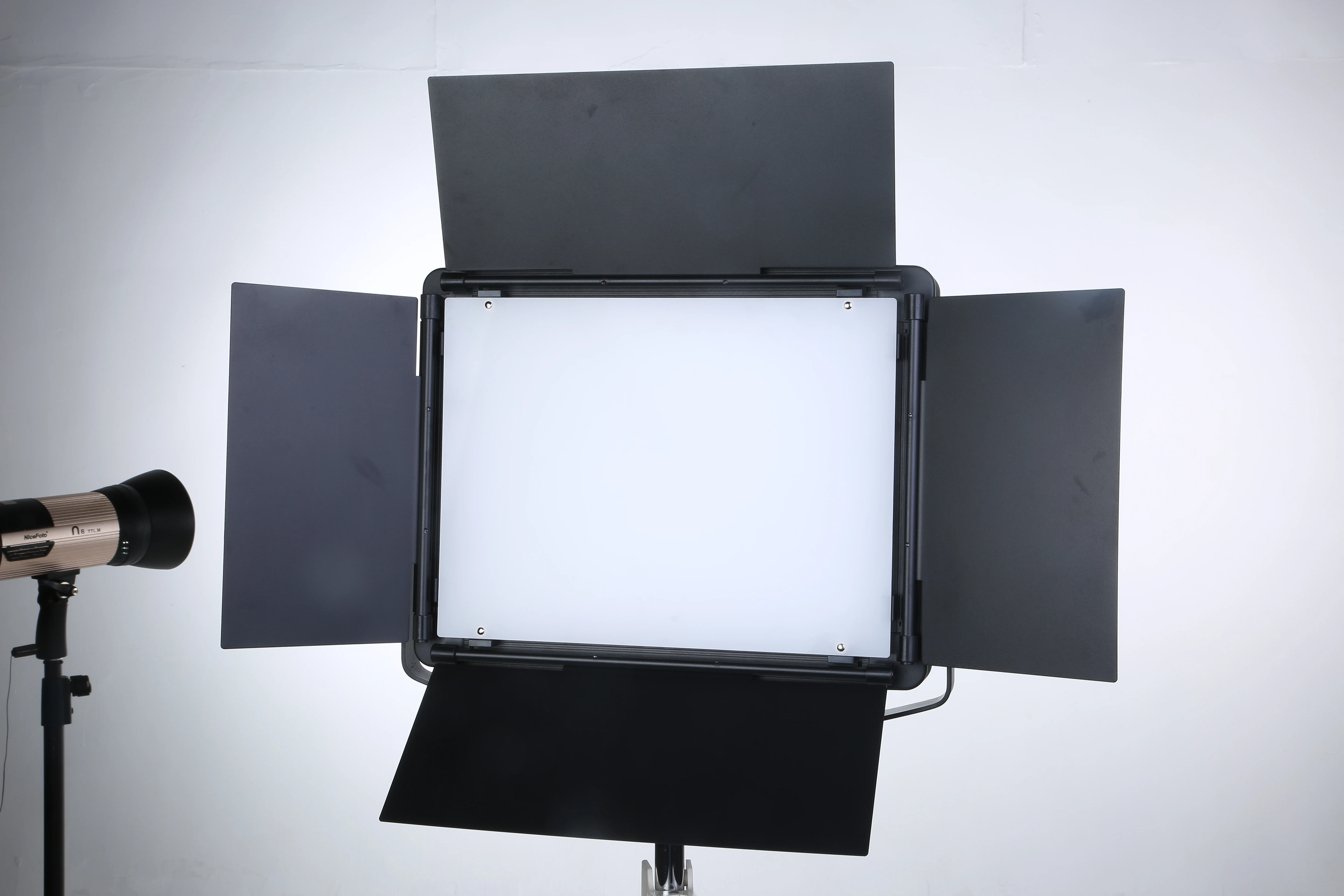 NiceFoto LED-2160B 200W Профессиональная плоская панель освещения CRI 95 5500K фотография