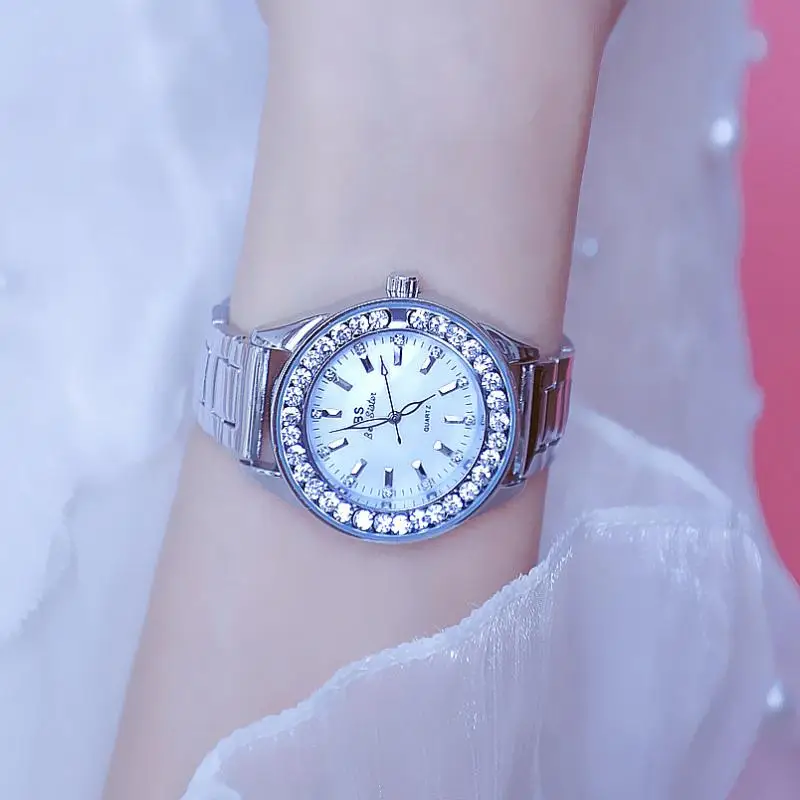 Часы наручные женские с бриллиантами брендовые элегантные золотистые браслетом