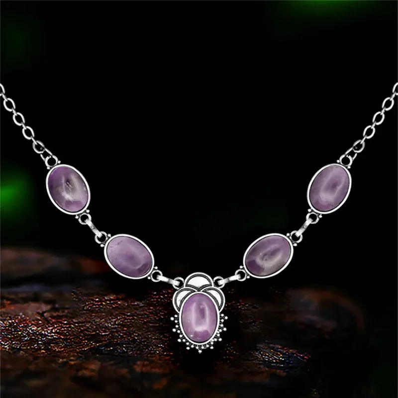 Женское ожерелье из натурального камня