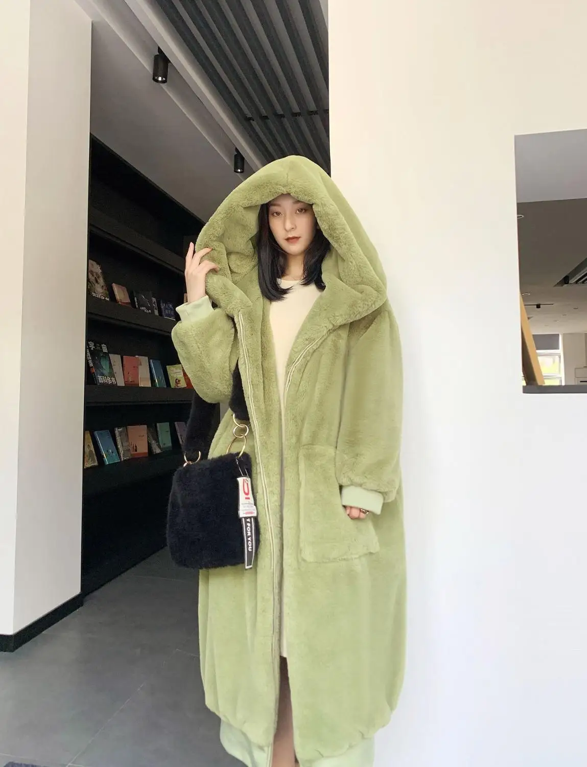 Autumn Winter Thick Warm Plush Outwear Faux Fur Coat Women 2022 Casual Luxury Long Oversize Loose Hooded Mane Fur Jacket Female