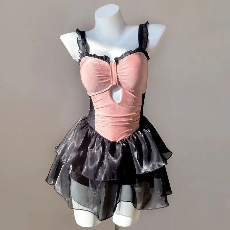 Женский слитный купальник с завышенной талией и короткой юбкой