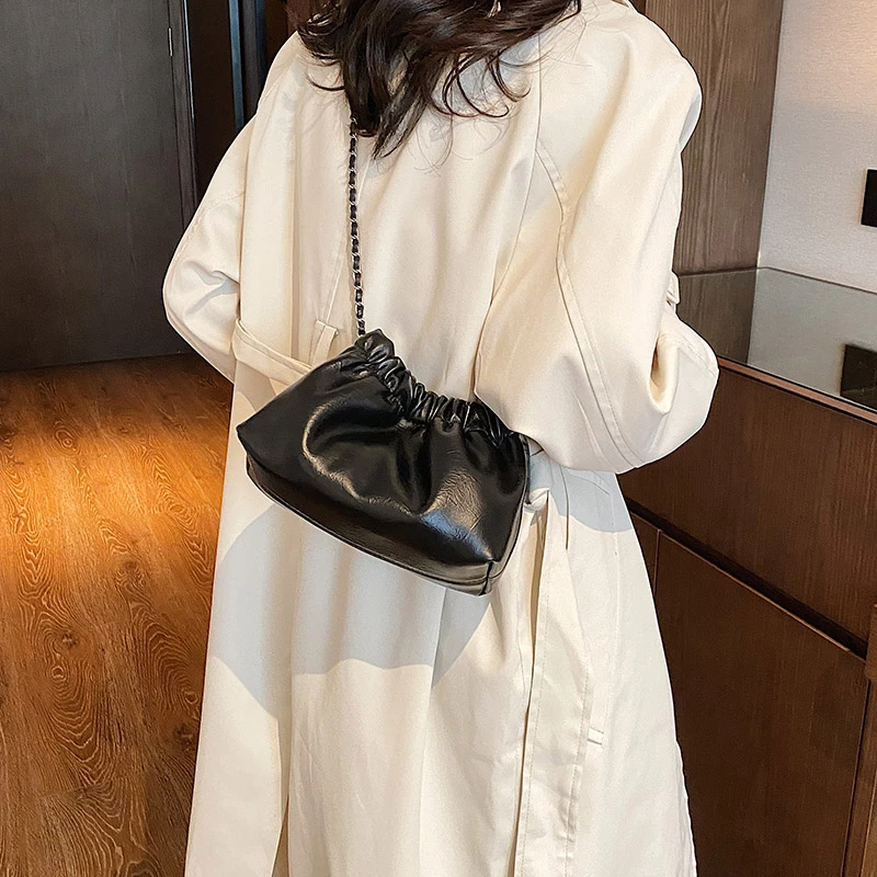 Однотонная модная сумка через плечо из искусственной кожи с оборками и цепочкой