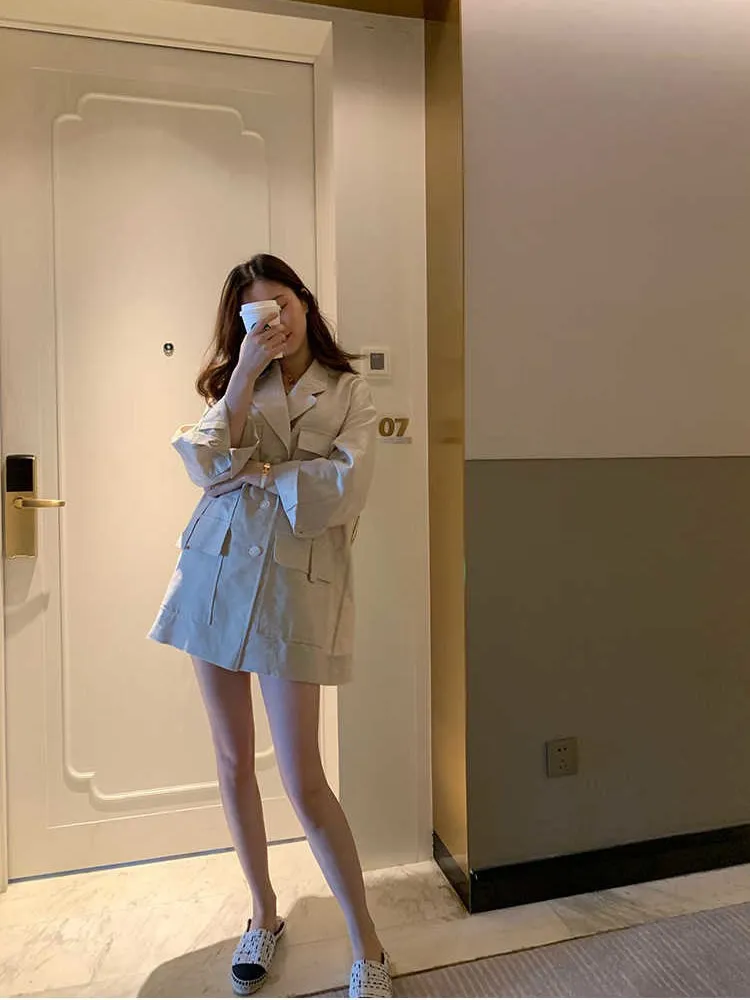 Рисунок 3 - Женское однобортное пальто с отложным