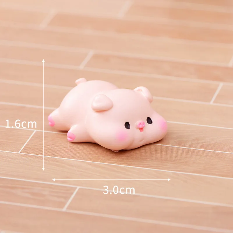 

Миниатюрные фигурки свиней из канифоли HKML