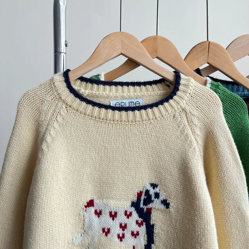 Женский вязаный свитер с рисунком собаки полосатая отделка круглый вырез