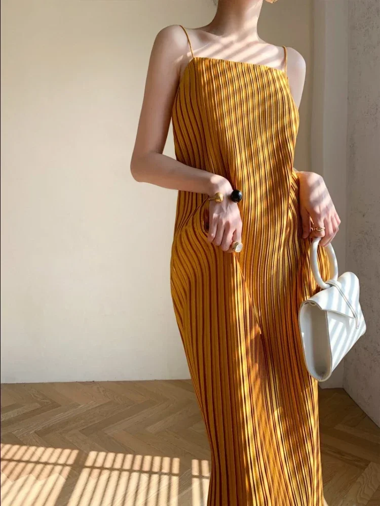 

2023 Summer New French Suspender Skirt Long Women's Seaside Holiday Beach Temperament One-shoulder Dress