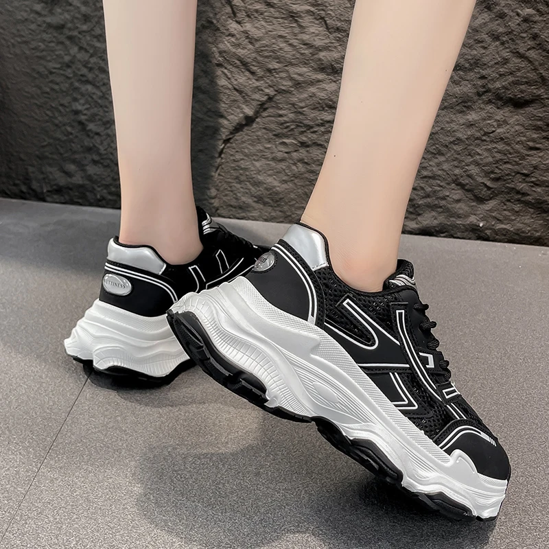 Новинка 2024 модная повседневная спортивная женская обувь сетчатая поверхность