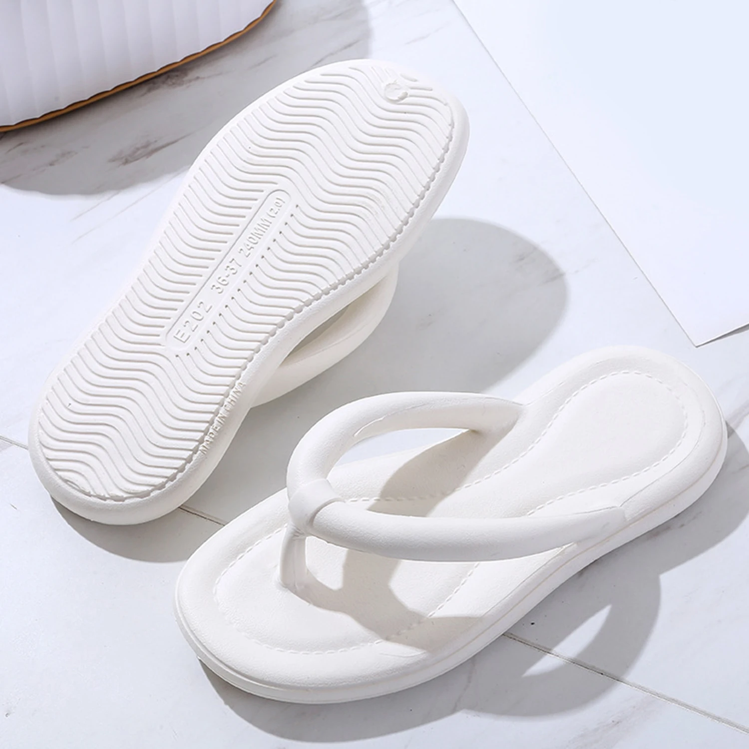 

Summer Beach Casual Open-toe Slippers Flip-Flops Thick Bottom EVA Non-Slip Outdoor Fashion Comfortable Slippers For Women Men