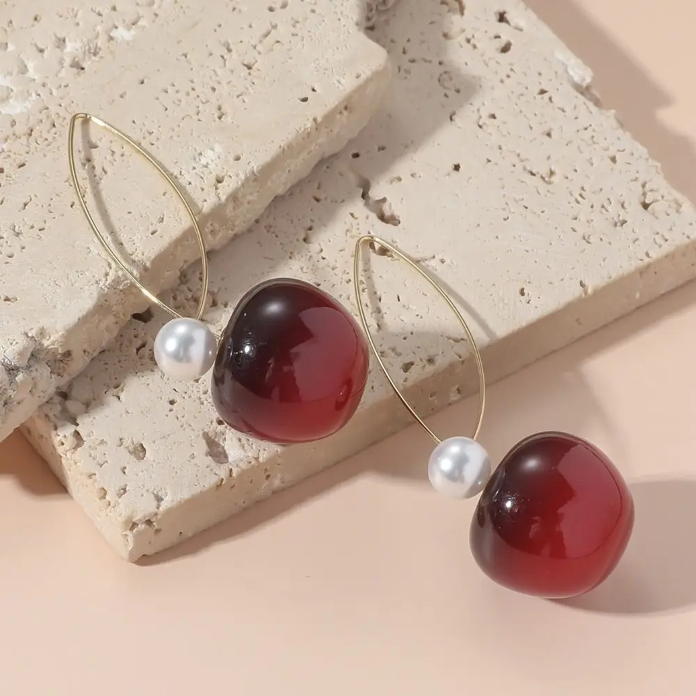 Милые серьги-гвоздики с красной вишней маленькие свежие милые серьги-капли