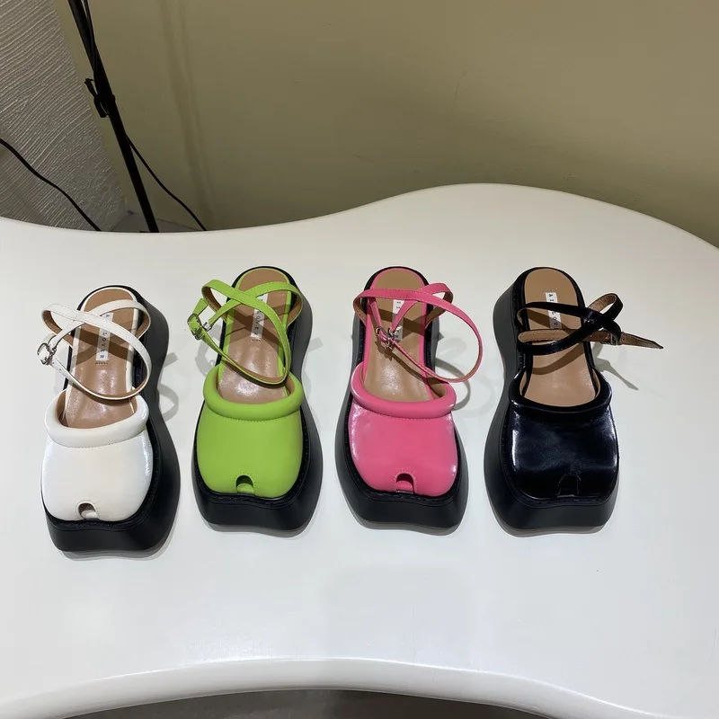 

2022 New Baotou Sandals Women's Summer Women Fashion Beach Women Square Toe Shoes Thick Bottom One Word Strap Roman Shoes