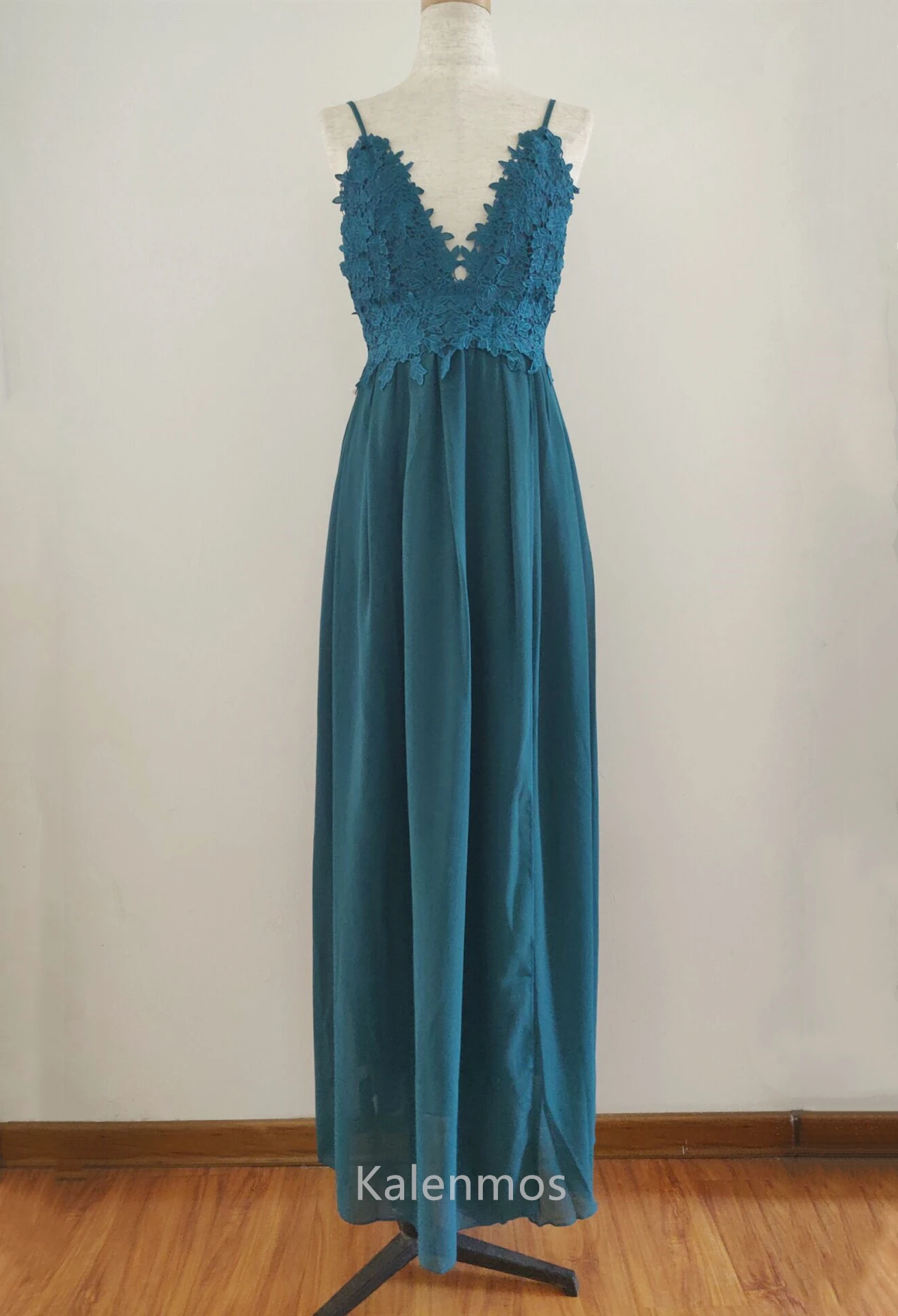 Длинные платья женские шифоновые вечерние без рукавов с открытыми плечами