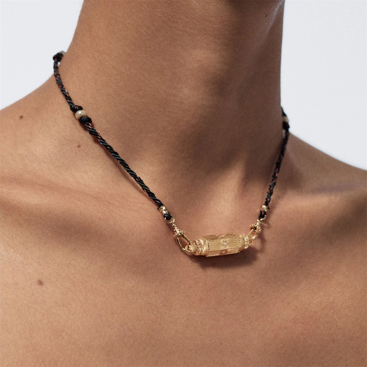 Золотое ожерелье с кулоном &quotзвездный глаз&quot