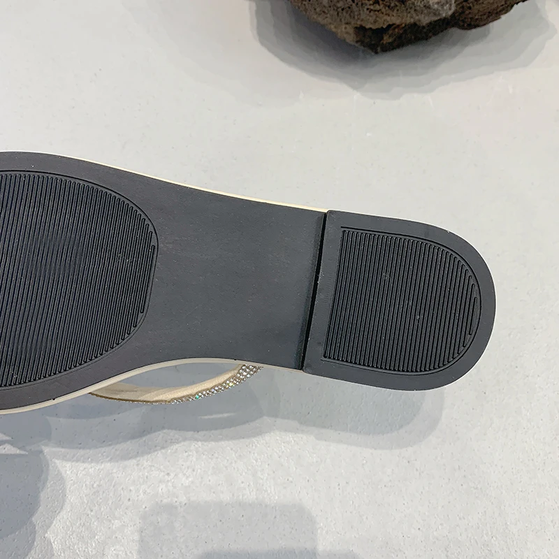 Rhinestone Slippers Women Summer Shoes Women Fashion Bling Flip Flops Comfort Flat Slippers Slip-On Beach Sandals Slides Women