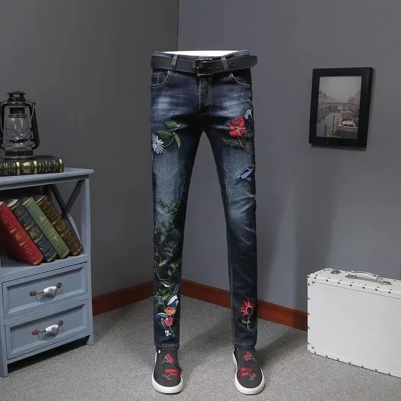 

Повседневные корейские брюки версии универсальные трендовые Мужские Молодежные мужские осенние джинсы с вышивкой