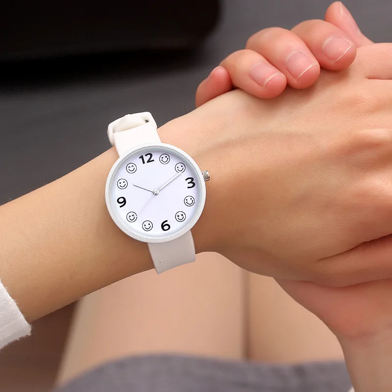 

Fashion Round Quartz Smile Pattern Dial Casual Wrist Watches Rubber Strap Fashionable Clock for Waterproof Wristwatch for Women