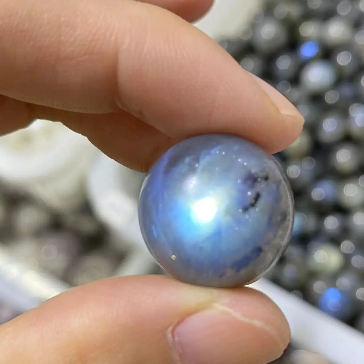 

Натуральный лучший лунный камень, хрустальный камень, энергетический шар, восстанавливающий подарок, ручная полировка, аквариум 2-2,5 см