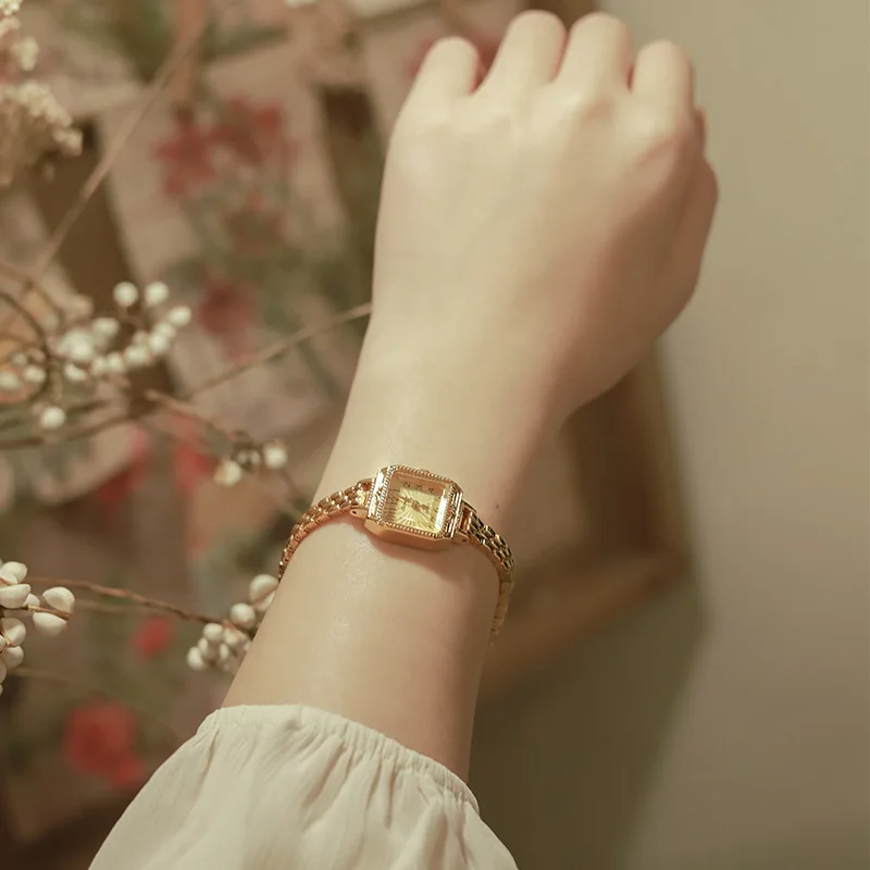 Rome Vintage Women's Small Gold Watch Light Luxury Fashion Niche Women's Watch Casual Elegant High Quality Emerald Wristwatch