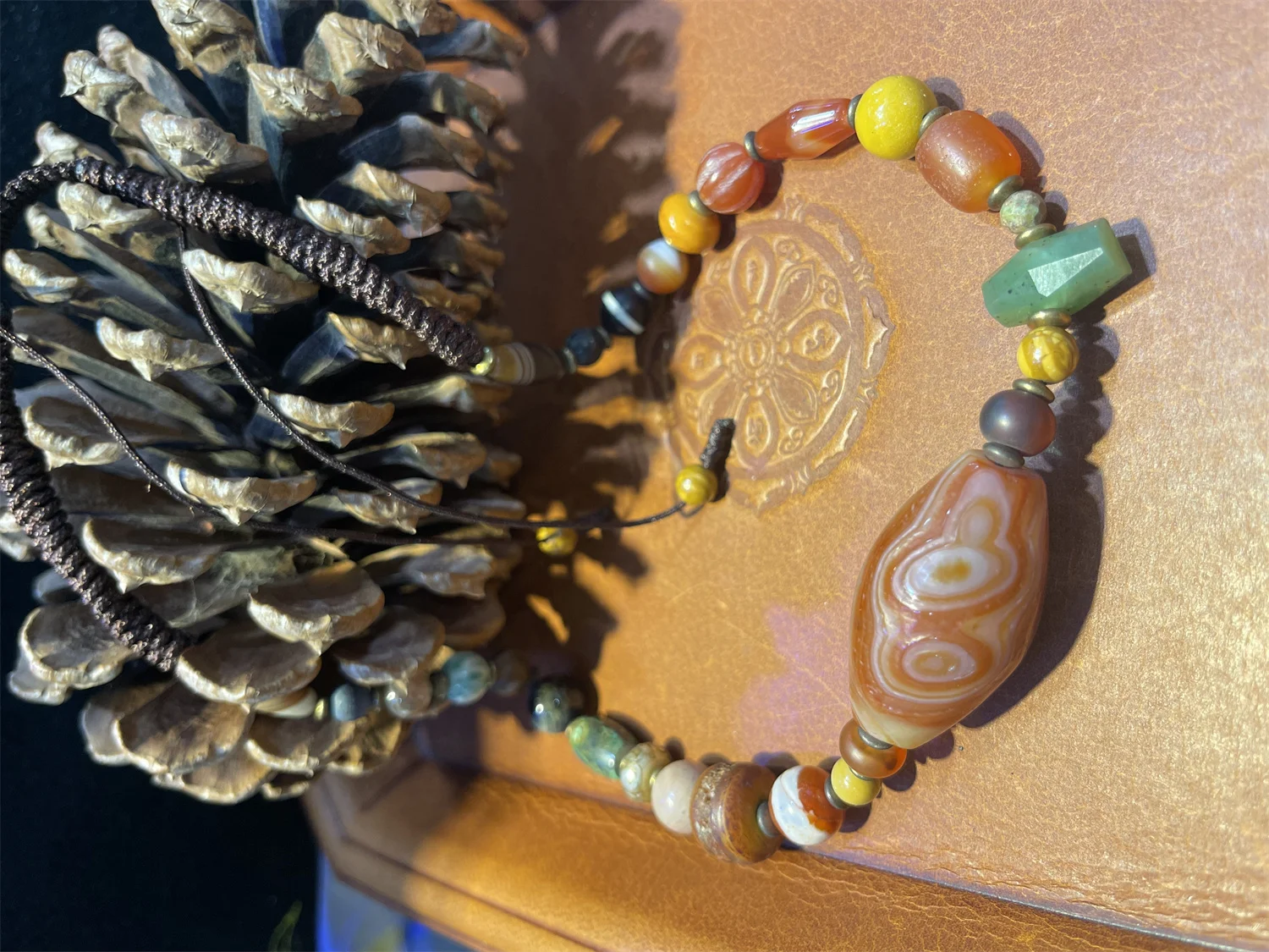 Ожерелье из натурального агата со старыми кристаллами ручной работы