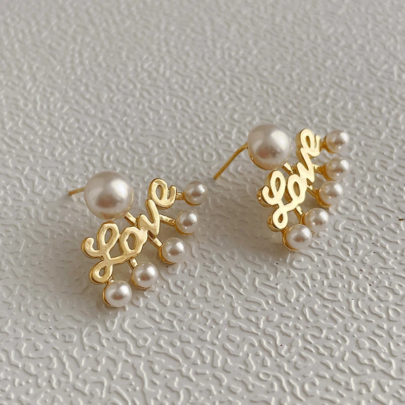 

Trendy Jewelry Geometric Love Stud Earrings Delicate Design Sweet Korean Temperament Pearl Stud Earrings For Girl Party Gifts