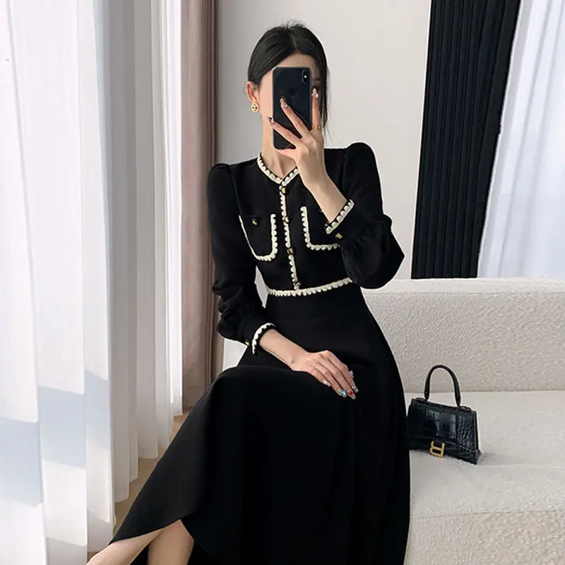 Женское приталенное платье в стиле Хепберн черное средней длины с длинными