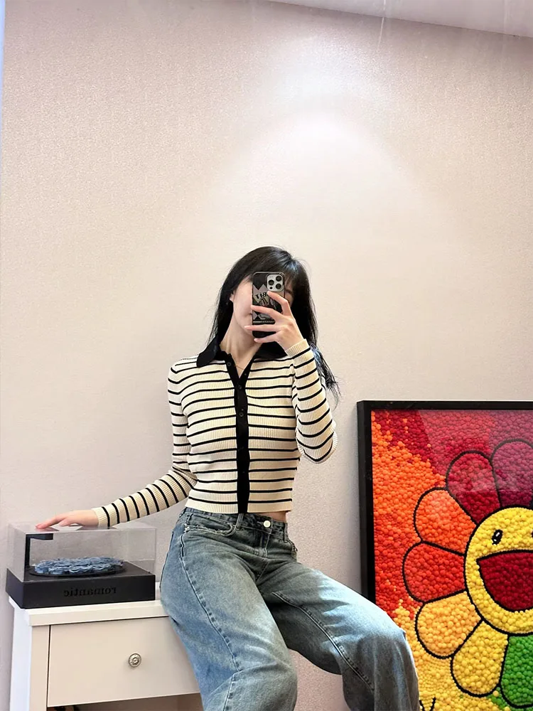 

2023 spring and summer new long-sleeved women's beautiful street style striped knitted jacket