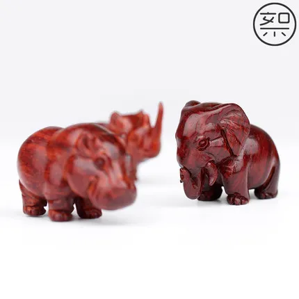 

Exquisite Small Leaf Rosewood Elephant Ornament