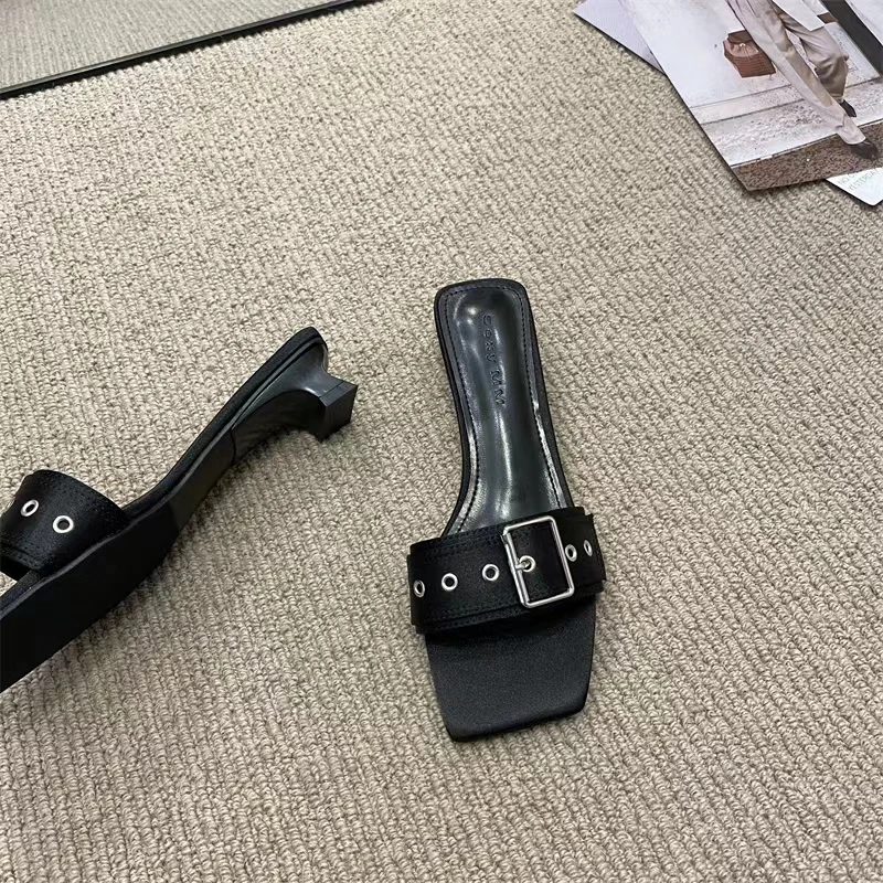 2023 New Women's Slippers Summer Square Head Low-heeled Slippers Metal Decoration Outerwear Beach Flip Flops Women Shoes