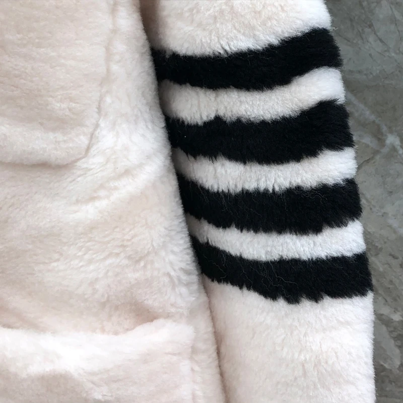 Рисунок 5 - Женское белое пальто TB