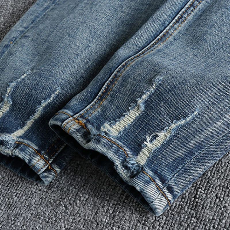Simple retro jeans with old holes, men's personalized trousers with rotten edges, slim feet, nine-minute pants and boots.