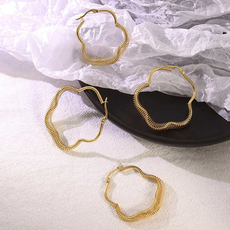 

Ins French Simple Flower Design Geometric Irregular Earrings For Women's Titanium Steel Hoop Earwear Golden Fashion Jewelry Gift