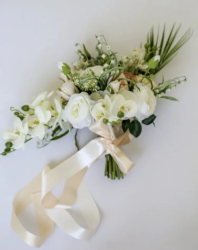 

2023 New Whitney White Waterfall Bridal Bouquet Artificial Flowers Moth Orchid Wedding Rose With Poney ramo de boda de novia