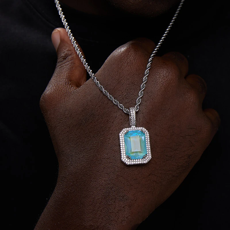 

Цепочка с подвеской в виде рубинового сапфира, однотонное ожерелье в стиле хип-хоп, цвет серебро, большой белый драгоценный камень, Изумрудный камень