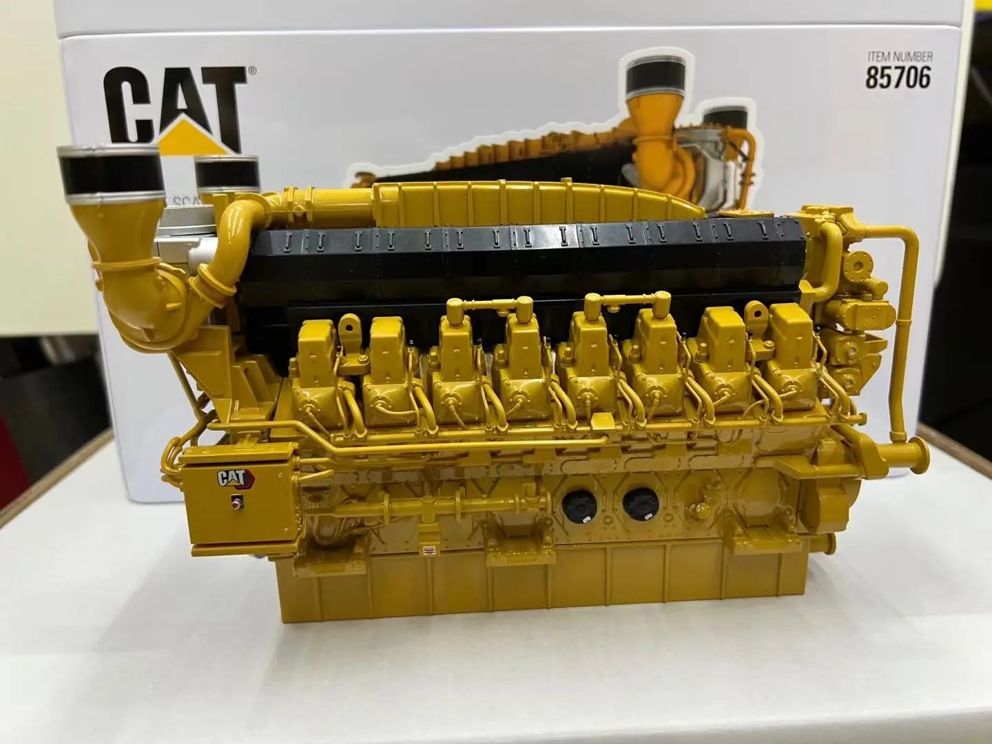 

Cat G3516 Gas Compression Engine 1:25 Scale Metal Model DieCast Masters DM85706 Gift Model Toy