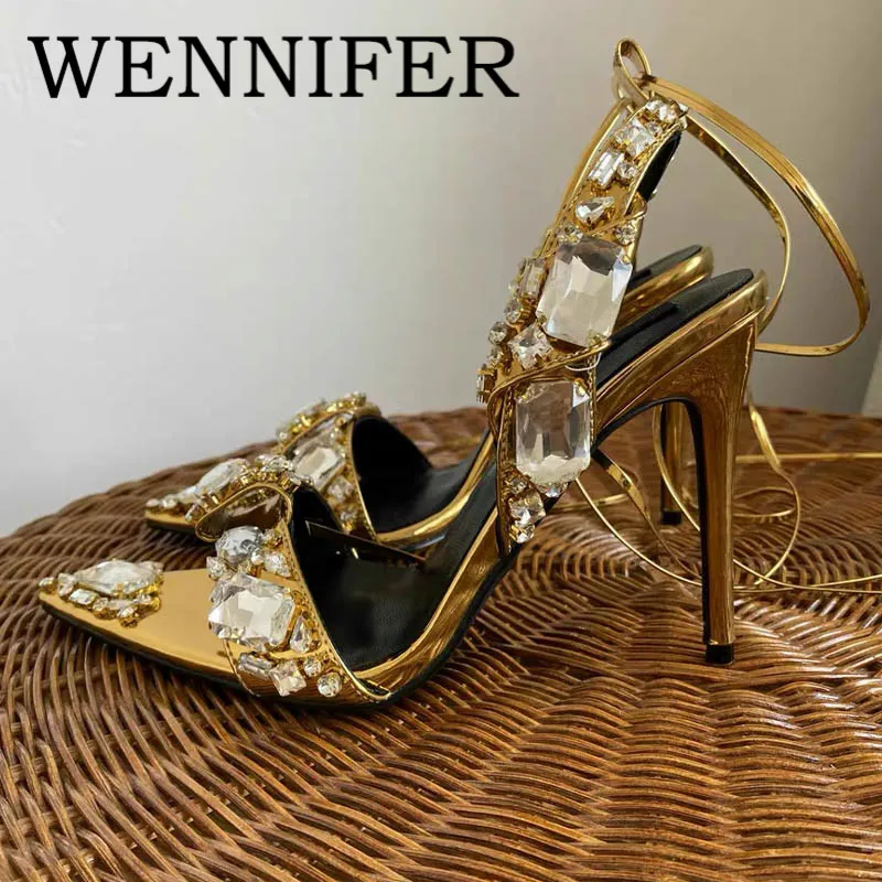 

Босоножки из зеркальной кожи с кристаллами и вышивкой, на шпильке 105 мм