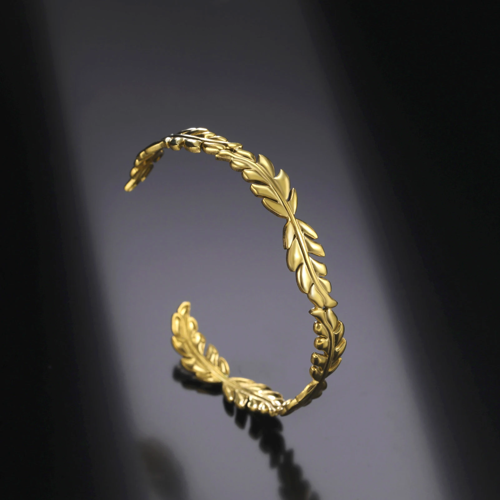 

Браслет-манжета женский из нержавеющей стали с листьями