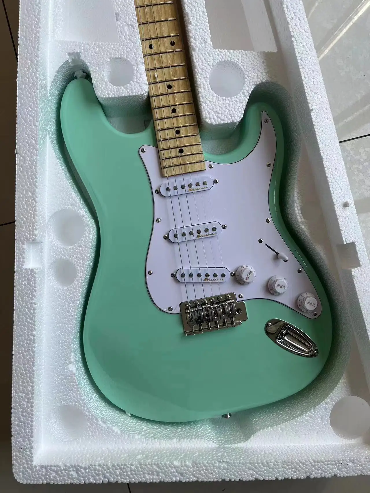 

Factory Direct Sales Classic F Glossy Paint Electric Guitar Free Shipping @6