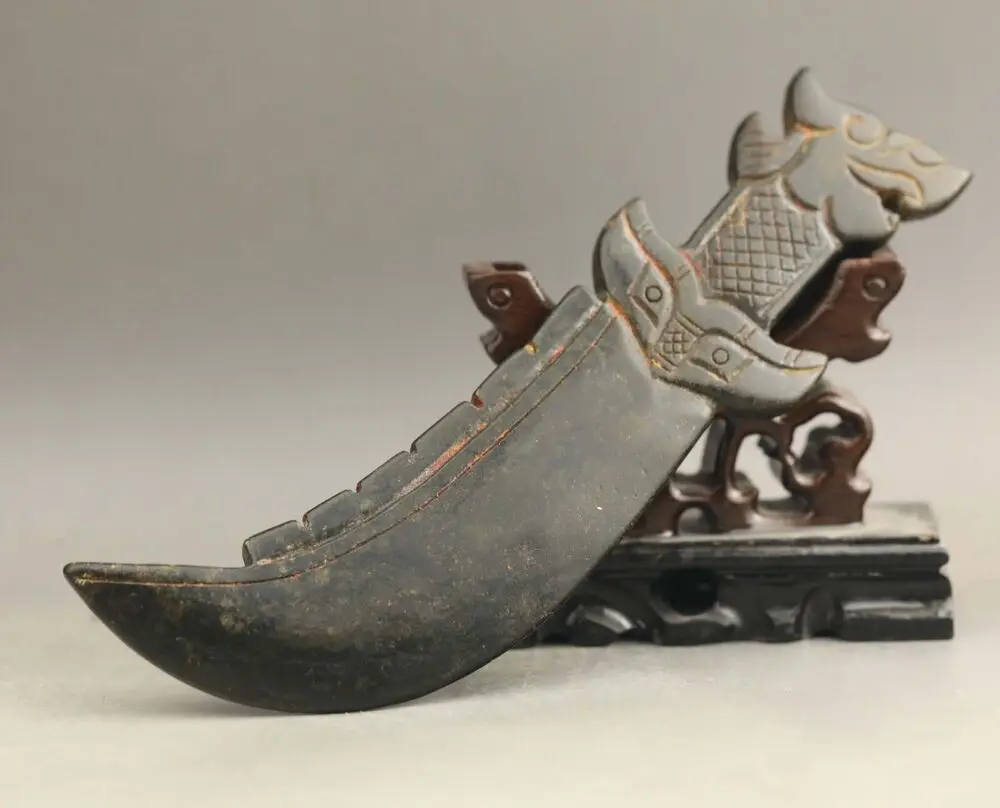 

Статуя дракона из нефрита