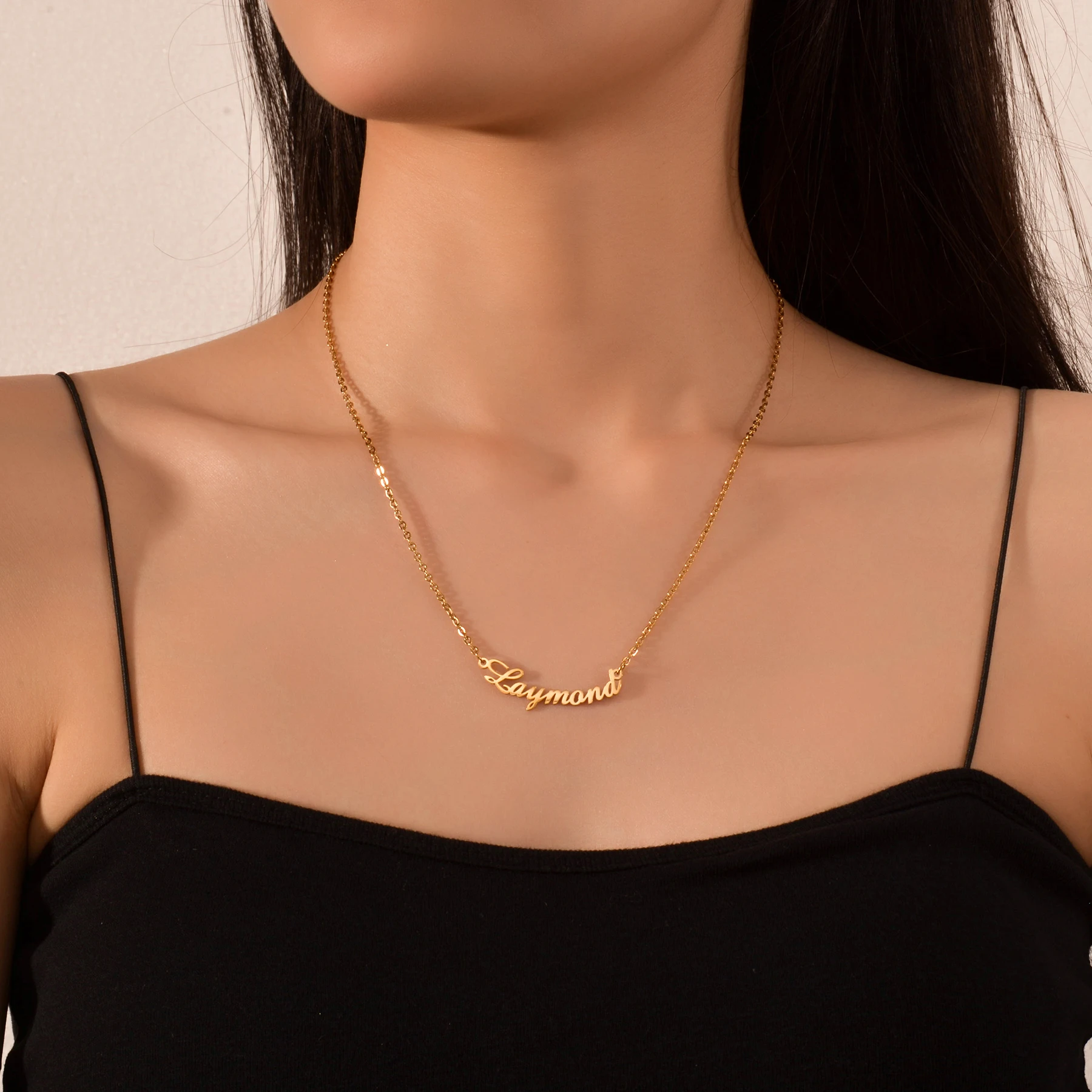 

Уникальное персонализированное ожерелье с кулоном в виде изогнутого имени для женщин, индивидуальные темпераментные ювелирные изделия из нержавеющей стали для подарка на день рождения