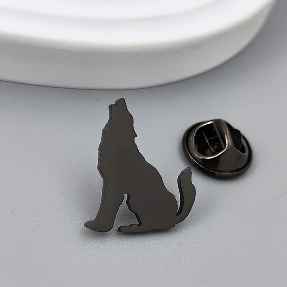 Значок с позолоченным изображением воющего одинокого волка женские пуговицы