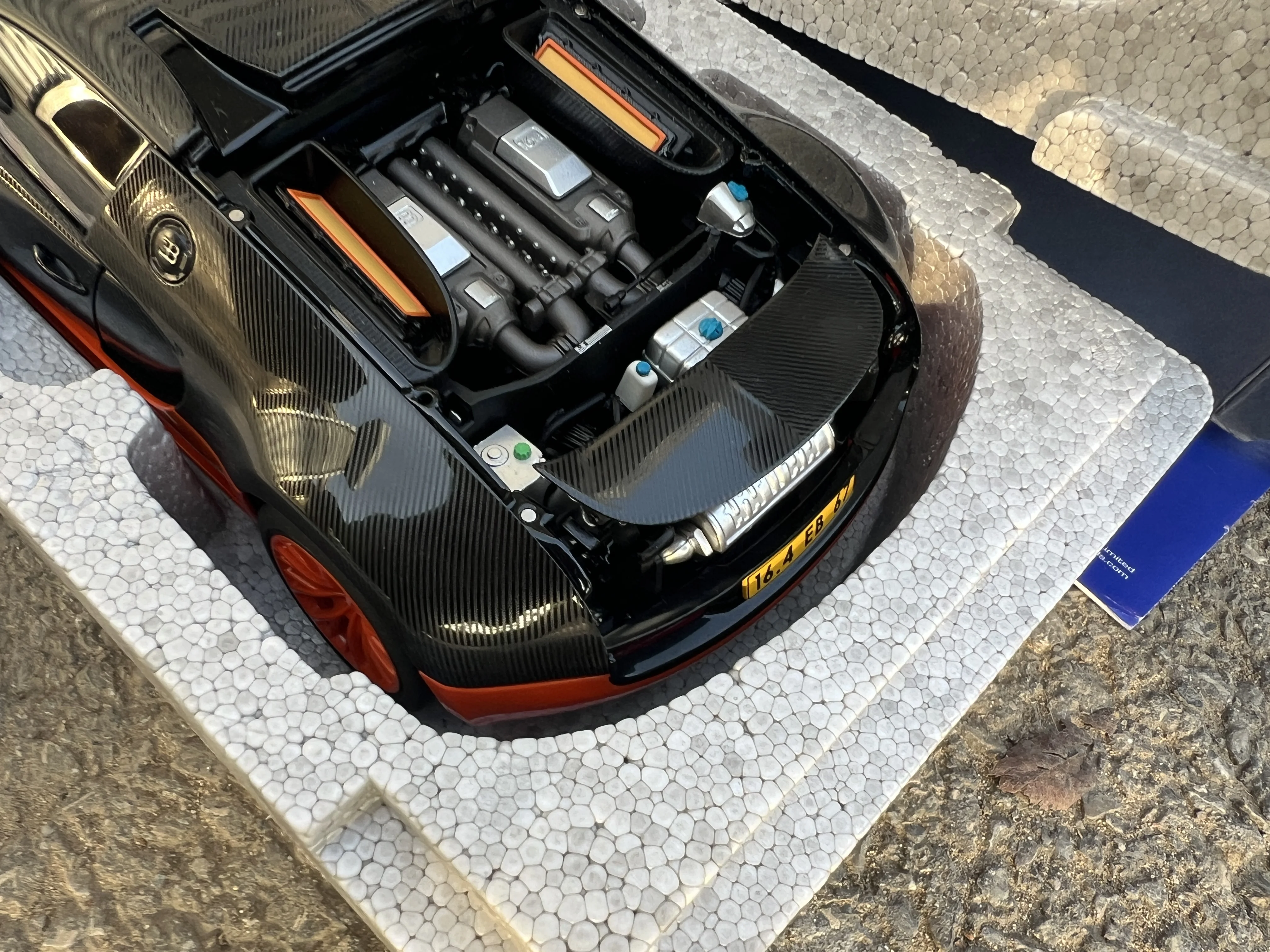 Фото Оригинальная модель 1:18, автомат BUGATTI Veyron 16,4 Super Sport World Record Edition, модель автомобиля из сплава для дисплея, подарка и коллекционирования №3