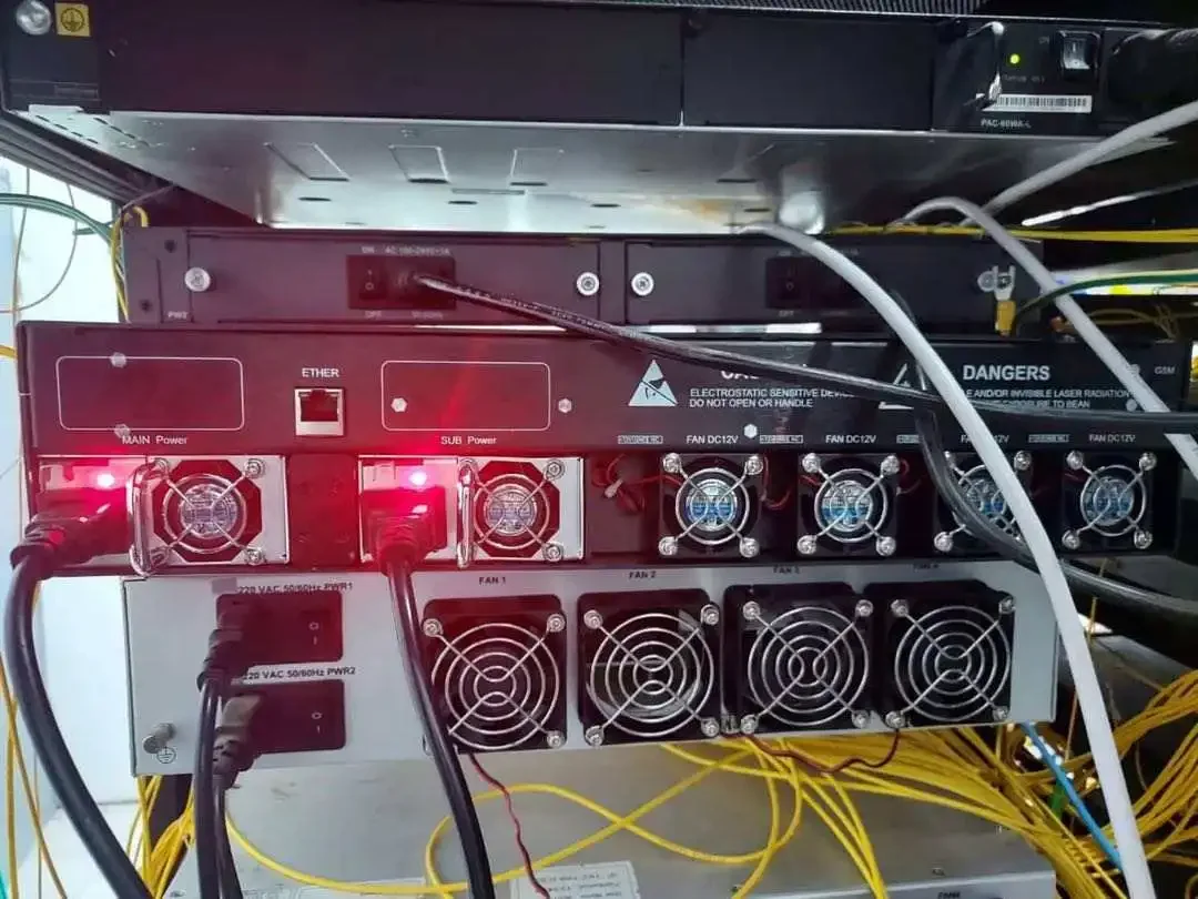 8 16 32 64 Порт 2U EDFA WDM 19 дБм ~ 23 Er/Yb FTTH CATV волоконно-оптический усилитель EYDFA