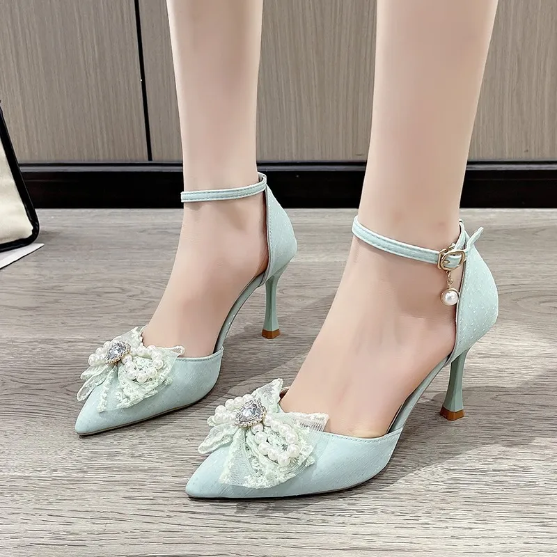 Женские туфли на шпильке с ремешком щиколотке