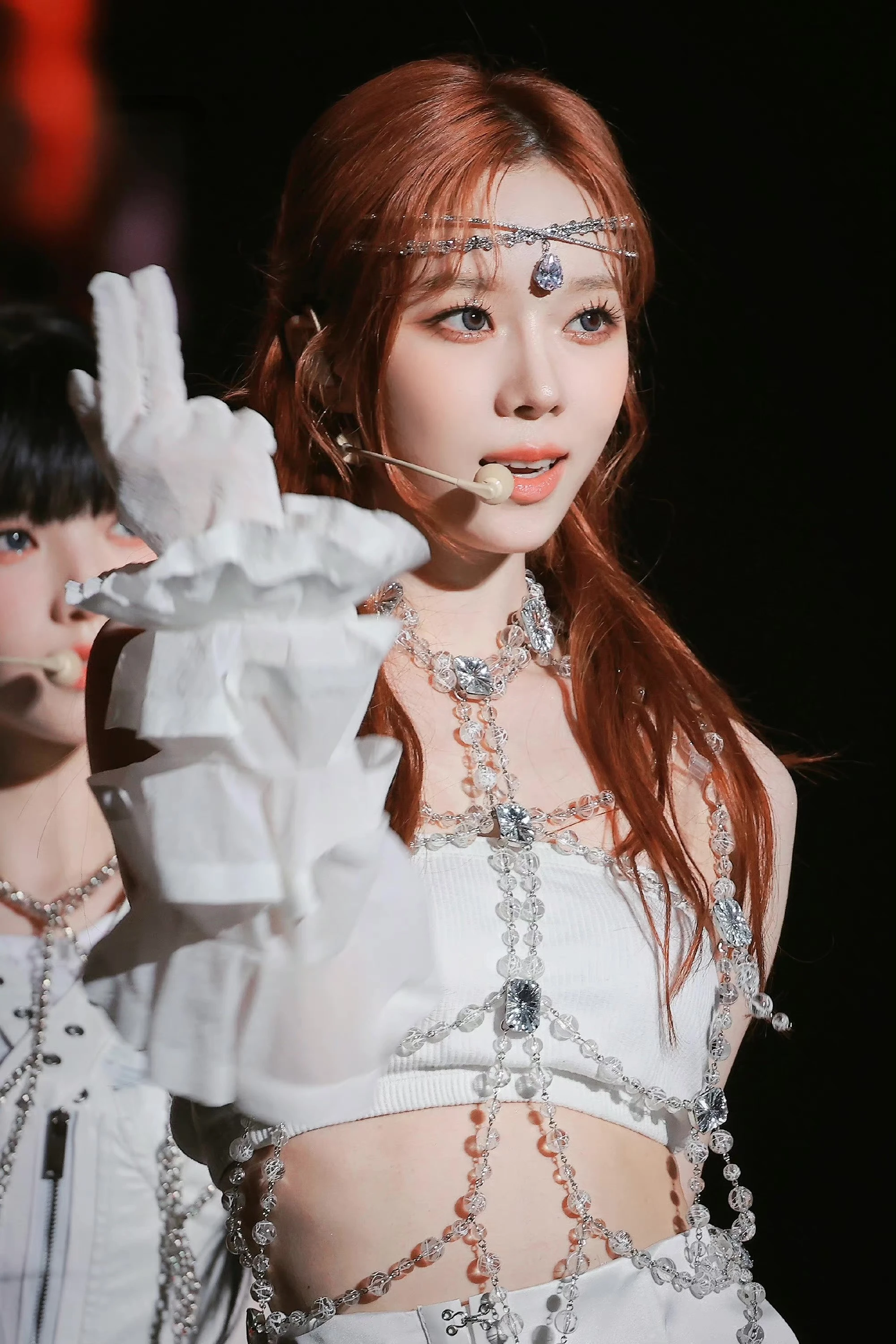 Женский комплект из двух предметов пикантный жилет без рукавов и белая мини-юбка