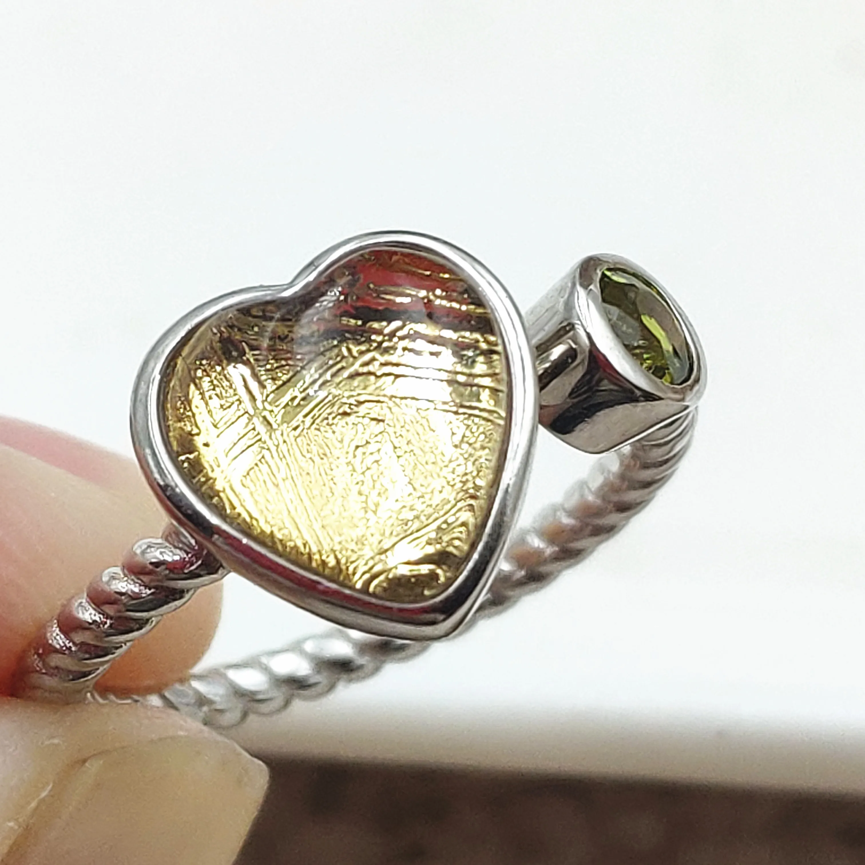 Natural Gibeon Iron Meteorite Green Moldavite Adjustable Ring Women 8x8mm Heart Pattern 18K Gold Meteorite AAAAAA