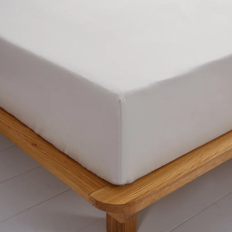 Простыня однотонная хлопчатобумажная универсальная с резинкой наматрасник