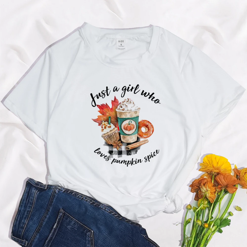 

Футболка женская осенняя белая с принтом кофе, тыквы и специй