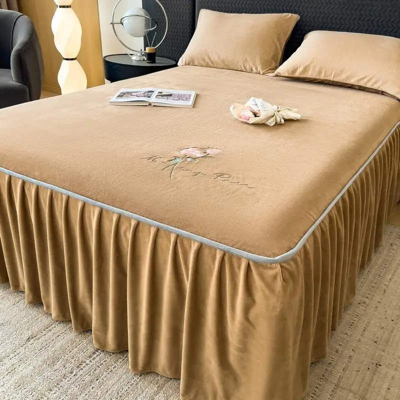 Осенне-зимняя утолщенная молочная бархатная юбка с вышивкой фланелевое