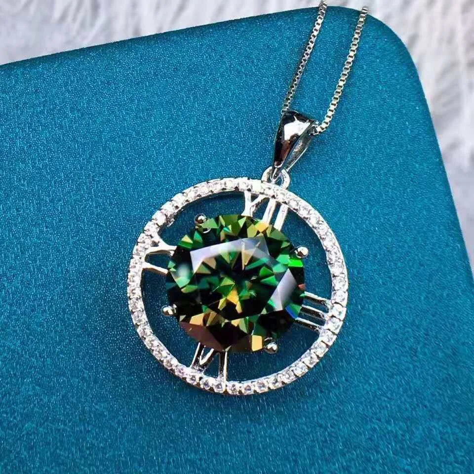 

New Design Moissanite Green Pendant Women's Necklace Temperament Trend Fashion Jewelry Accessories