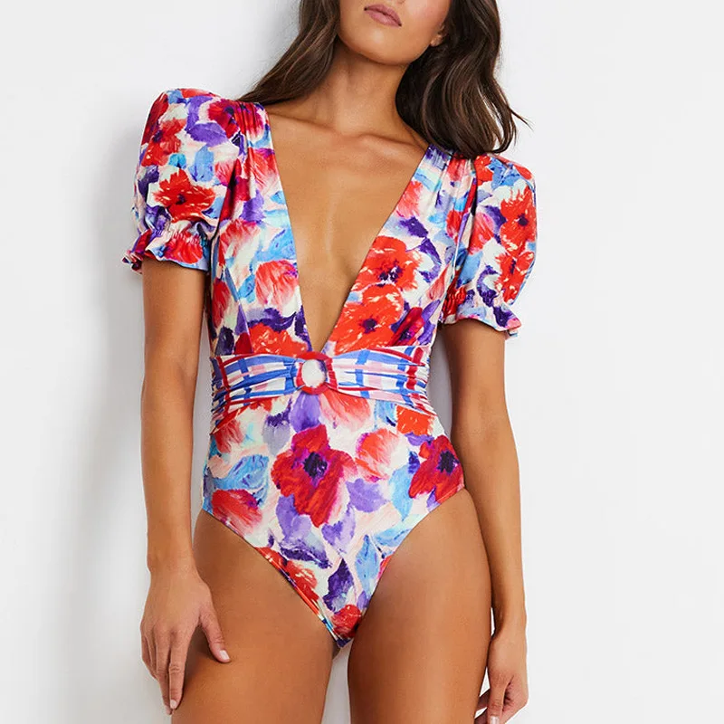 Рисунок 3 - Женский слитный купальник с цветочным принтом