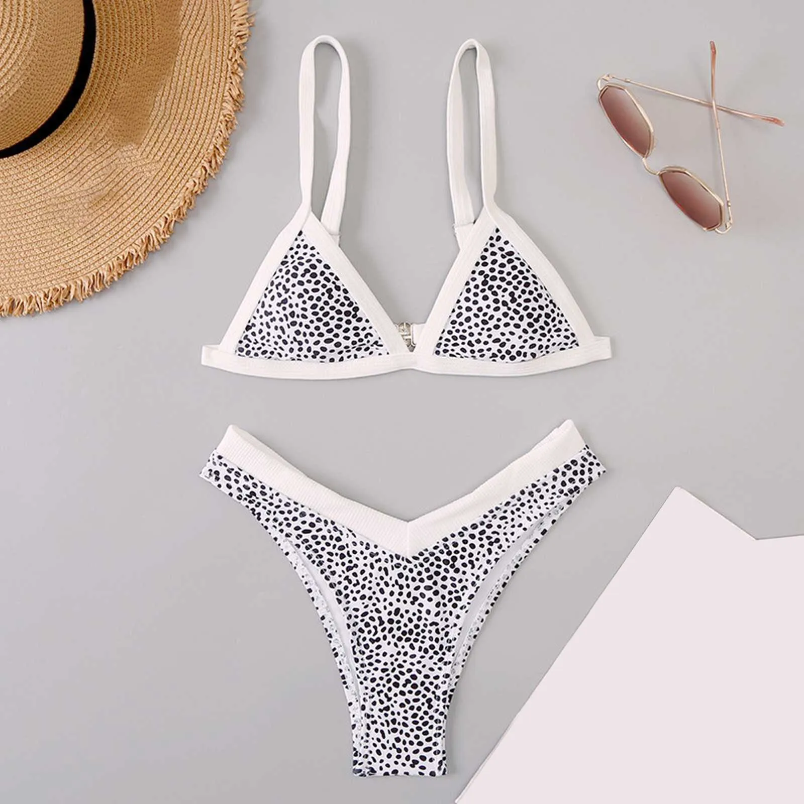 

Новый треугольный купальник в горошек без бретелек